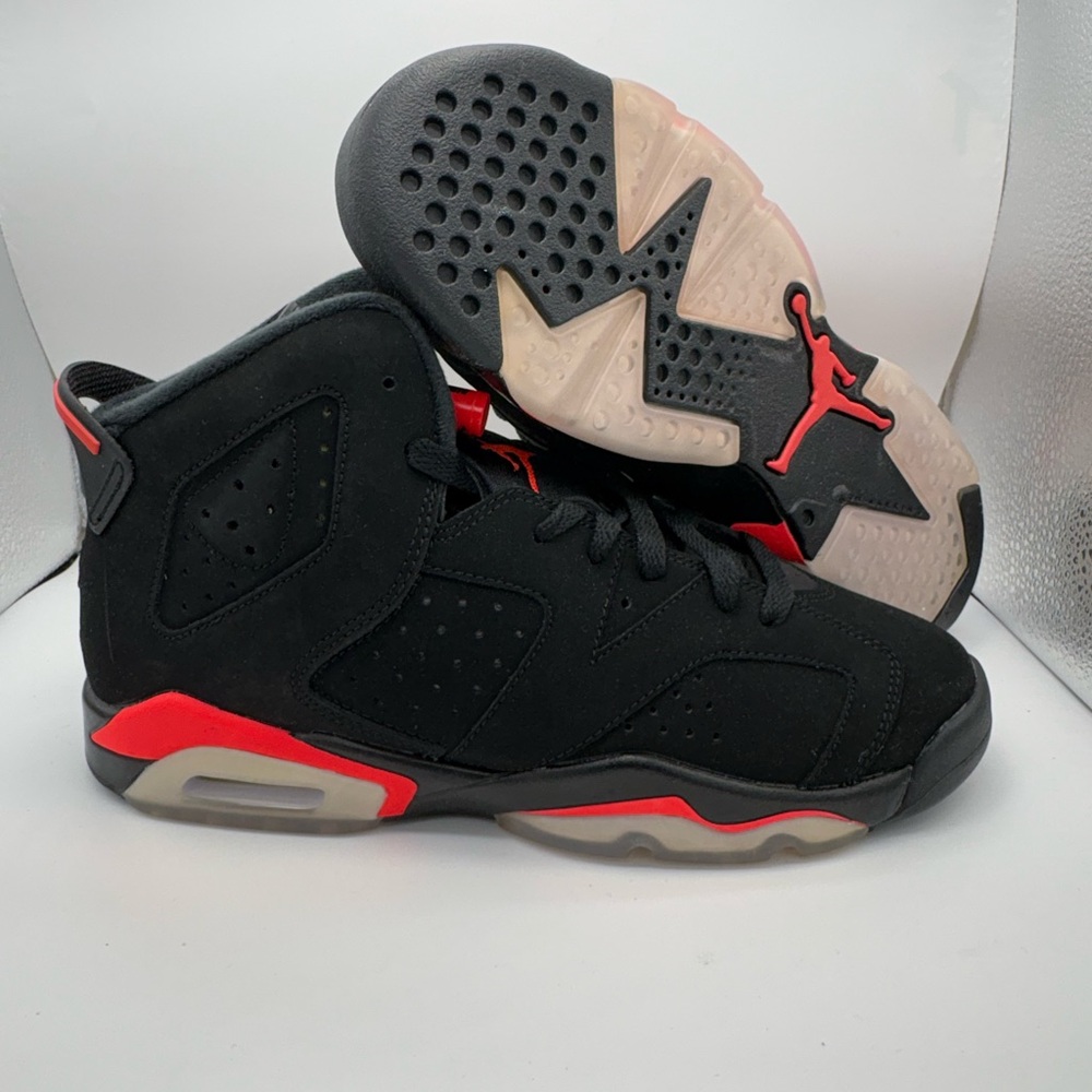 Nike Air Jordan Retro 6 Black Infrared 2018 Size 7y - 384665-060